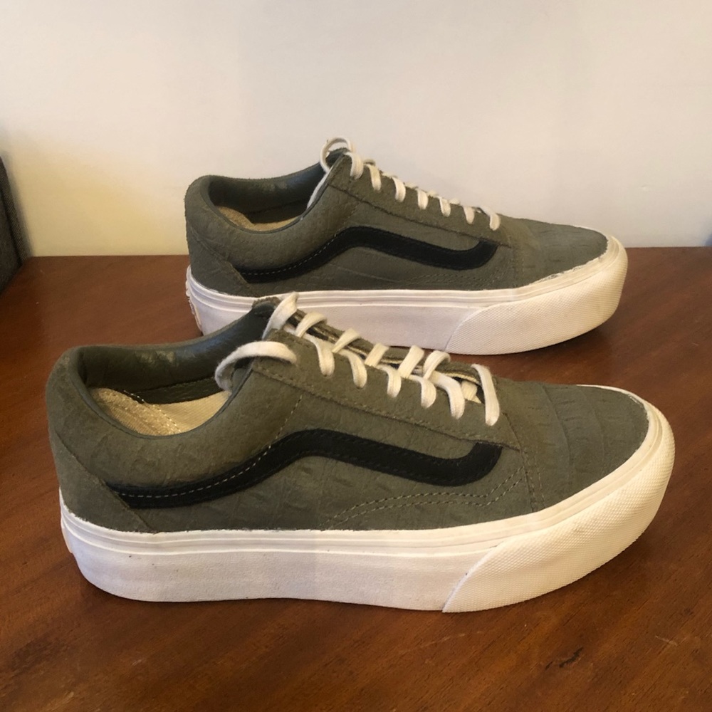 Platform Vans- old School. Sz 5 women’s /3.5 men